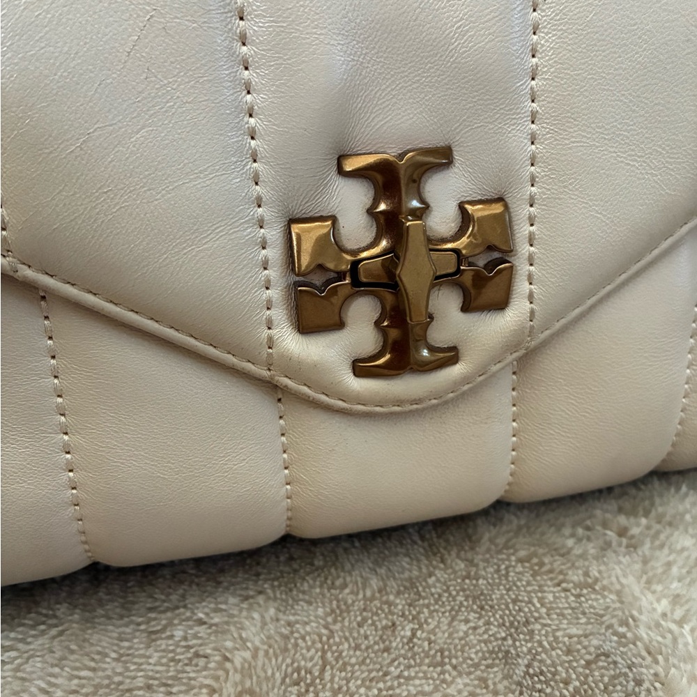 Tory Burch Cream Quilted Shoulder Bag with Gold Accents - Picture 7 of 15